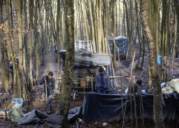 Conditions Deteriorate for Thousands of Migrants Stranded in Bosnia