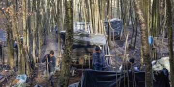 Conditions Deteriorate for Thousands of Migrants Stranded in Bosnia