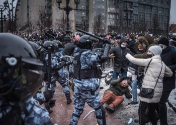 EU foreign ministers consider reaction in wake of Navalny arrest