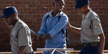 Zimbabwe arrests 10,000 for not wearing face masks