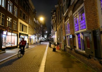 In wake of riots, Dutch court orders gov’t to lift COVID curfew