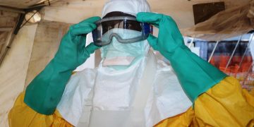 Guinea Ebola death toll rises to five as vaccine roll-out begins