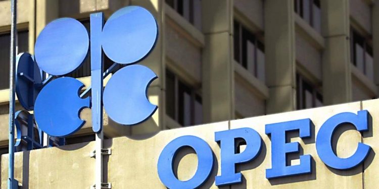 Oil prices rise as OPEC+ maintains output cuts