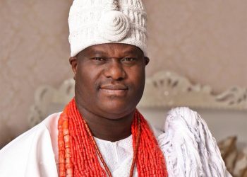 Ooni hosts Sports Ministry’s delegation, says sports can solve national crises