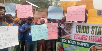 Protesters shut Lagos/Benin Road over extortion