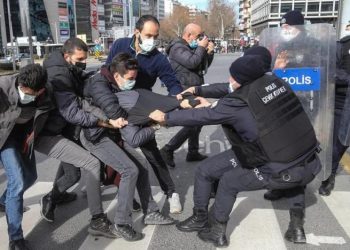 Turkey Jails 4 Pending Trial over University Protests