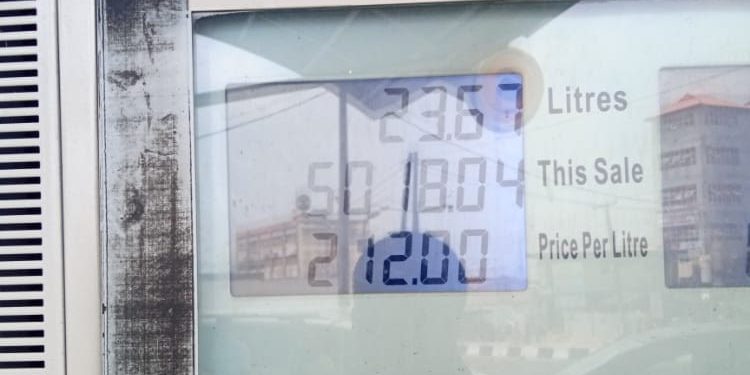 JUST IN: Stations in Lagos, Abuja ignore NNPC, begin pumping fuel at N212 per litre