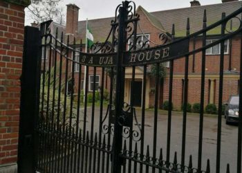 Nigerians in London suspend protest against Buhari’s UK trip at Abuja House