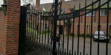 Nigerians in London suspend protest against Buhari’s UK trip at Abuja House