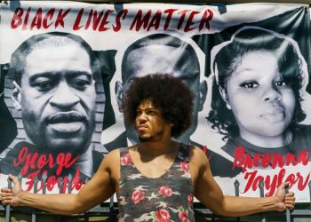 US Jury Hearing Closing Arguments in Trial of Officer Charged with Killing George Floyd