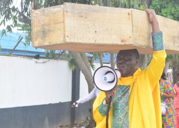 ‘God not happy with Buhari govt’ – Nigerian pastor carries coffin in protest