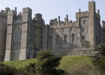 Burglars steal £1 million-worth treasures from British castle