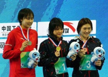 Rising Chinese swimming star breaks two world junior records