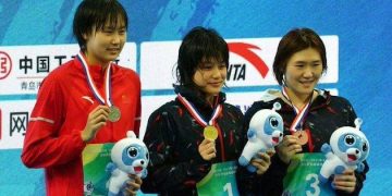 Rising Chinese swimming star breaks two world junior records