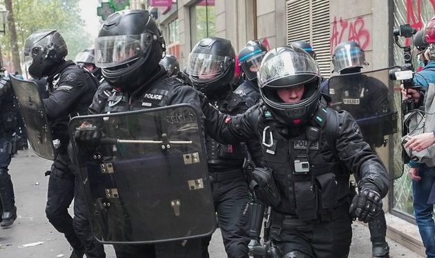 Chaos gripping Paris as violence & vandalism mark May Day protest