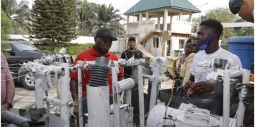 Gov Ikpeazu awards scholarship to Abia-born electricity transformer innovator