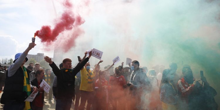 JUST IN: Man United fans invade Old Trafford pitch, Liverpool game stalled