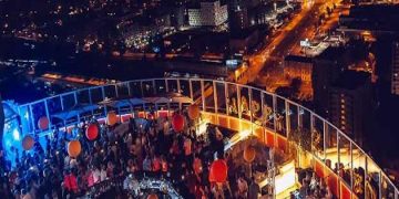 Polish bars celebrate reopening after end of Covid restrictions