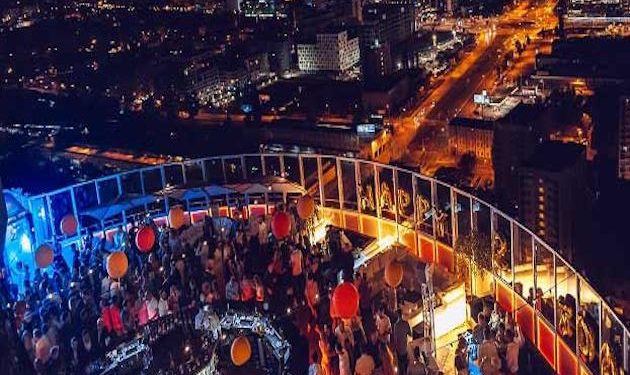 Polish bars celebrate reopening after end of Covid restrictions