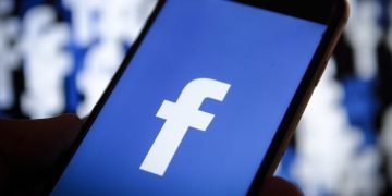 Facebook closes above $1 trillion market cap for the first time