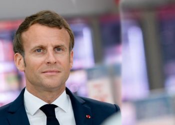 FLASH: French man lands hot slap on President Macron