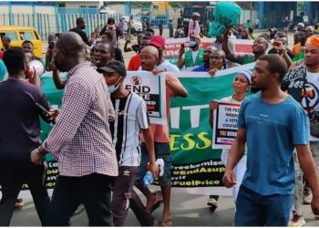 June 12: Teargas, gunshots as Lagos protesters storm Ojota