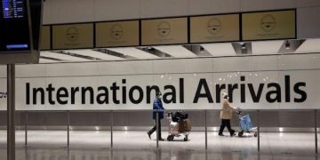 U.S. urges Americans to avoid travel to Britain as Covid surges