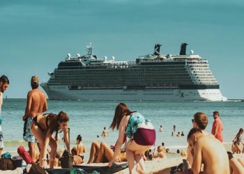 U.S. court overturns CDC requirements for cruise ships in Florida