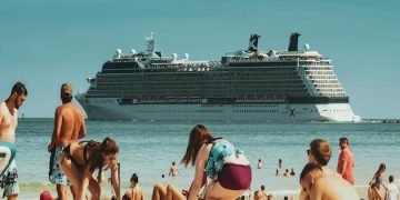 U.S. court overturns CDC requirements for cruise ships in Florida