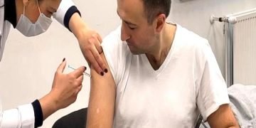 Turkey urges third vaccine for older citizens, health care workers