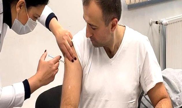 Turkey urges third vaccine for older citizens, health care workers