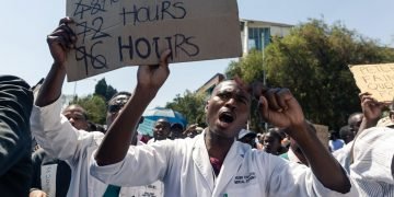 Zimbabwe seeks to limit doctors, nurses striking over pay