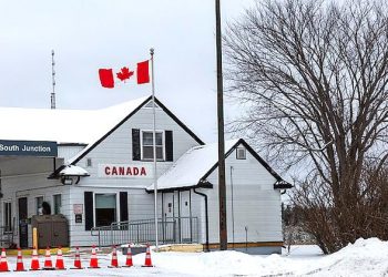 Canadian border staff end strike, reach agreement with government