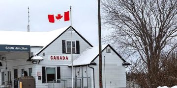 Canadian border staff end strike, reach agreement with government