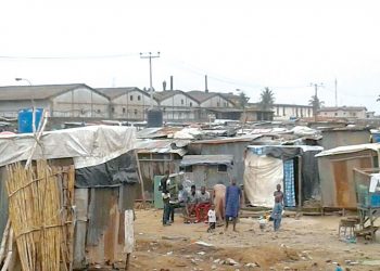 Lagos government demolishes shanties along Lekki-Epe expressway