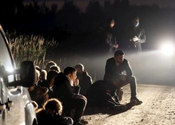 Poland sends troops to stop Belarus from sending migrants to border