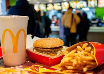 Woman sues McDonald’s for tempting her with burger advert