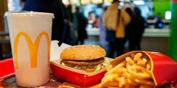 Woman sues McDonald’s for tempting her with burger advert