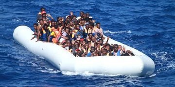 Europeans evacuate 394 migrants from boat on Mediterranean