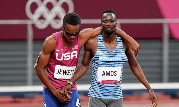 US, Botswana Runners Fall in 800M, Help Each Other Up, Finish