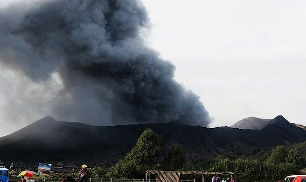 Lava from Spanish island volcano reaches ocean