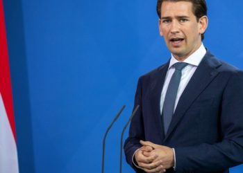 Austrian chancellor resigns for giving journalists brown envelopes