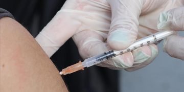 New Zealand sets 90% vaccination target to end strict COVID-19 restrictions