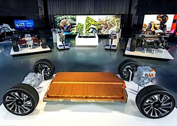 GM building new battery research center, targets 600 mile range