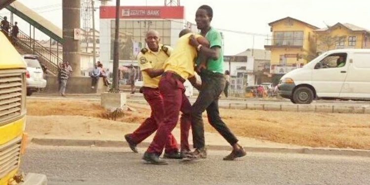 Danfo driver stabs LASTMA official