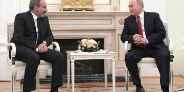 ‘Compare notes’: Russian president, Armenian premier discuss Nagorno-Karabakh