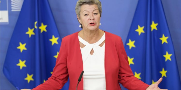 ‘EU not paying money to Turkish gov’t, but supporting refugees’