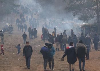 Migrants stranded in cold at Belarusian-Polish border