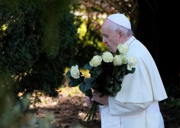 Pope, at military cemetery, tells arms manufacturers: ‘Stop!’