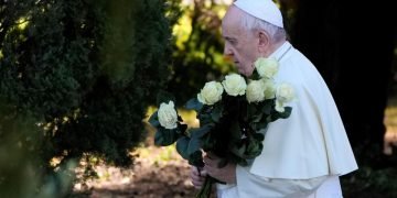 Pope, at military cemetery, tells arms manufacturers: ‘Stop!’